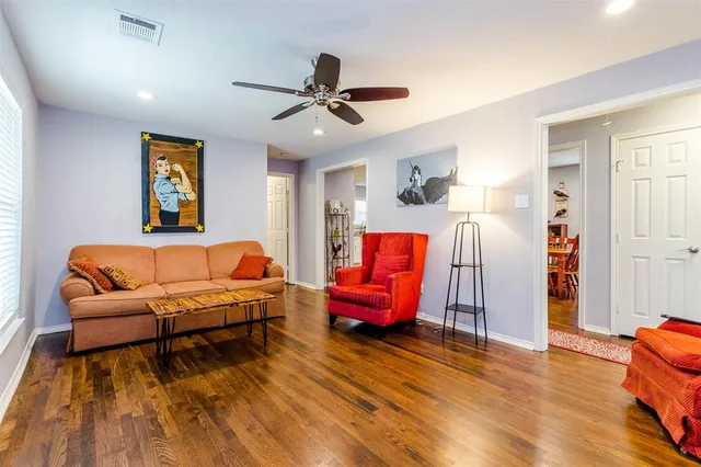 $450,000 | 1333 South Pine Street, Grapevine, TX 76051