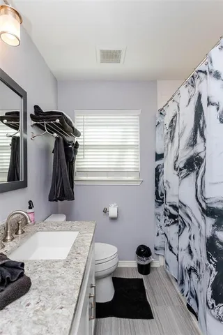 $450,000 | 1333 South Pine Street, Grapevine, TX 76051