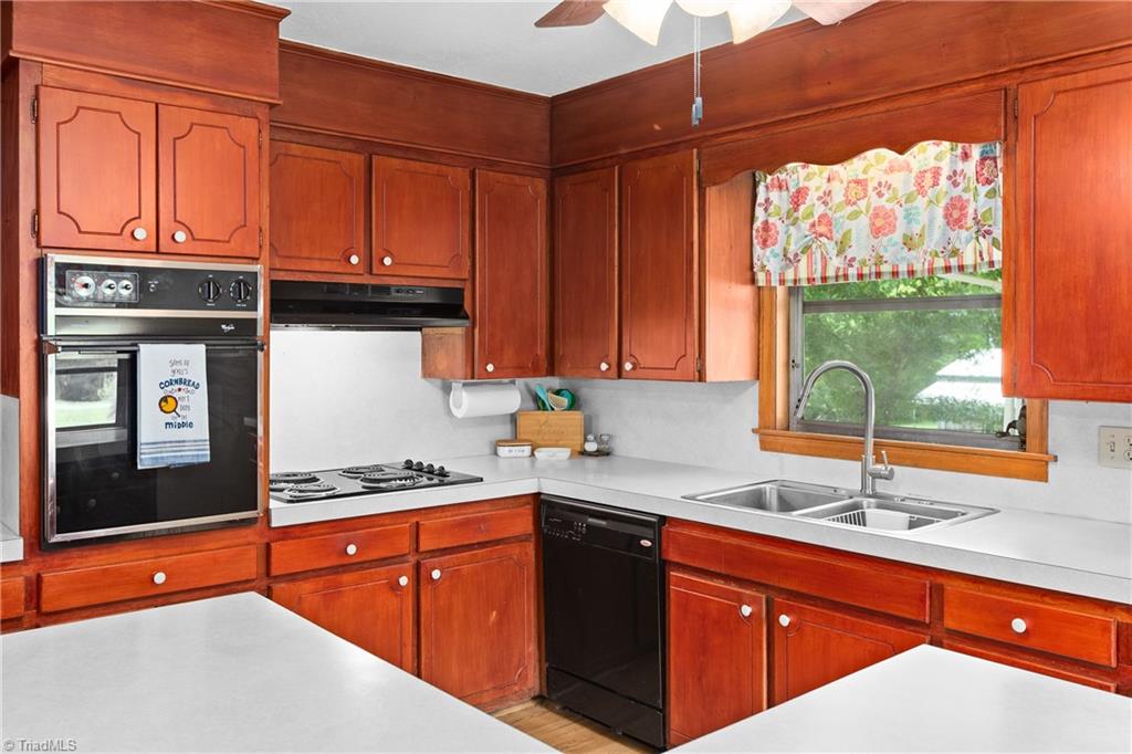 304 Armstrong Road Pilot Mountain, NC 27041 - Photo 13 of 42