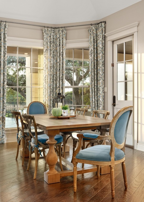 216 Vista Lane Georgetown, TX 78633 - Photo 21 of 40 a table and chairs sitting in front of a window