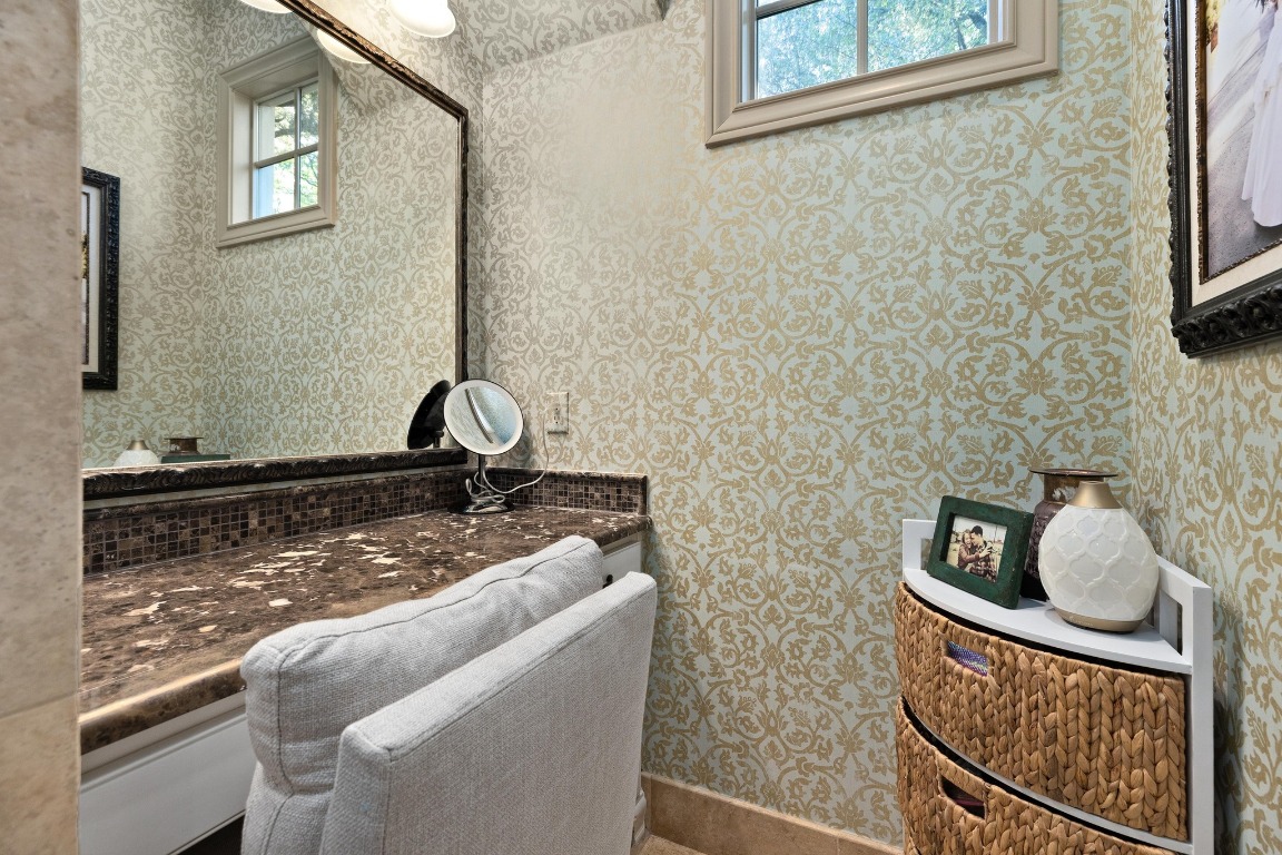 216 Vista Lane Georgetown, TX 78633 - Photo 25 of 40 a room with a couch
