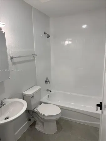 $2,450 | 7608 Northwest 38th Court, Unit 14, Davie, FL 33024