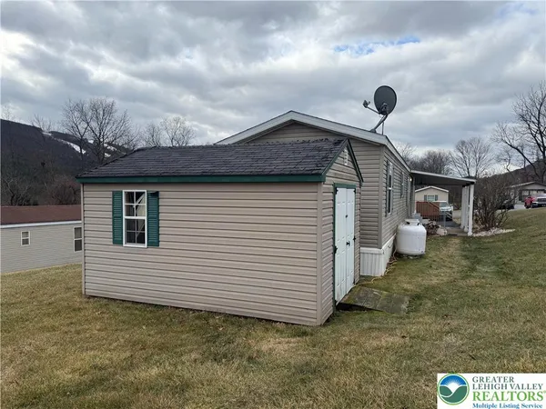 a view of a house with a backyard
