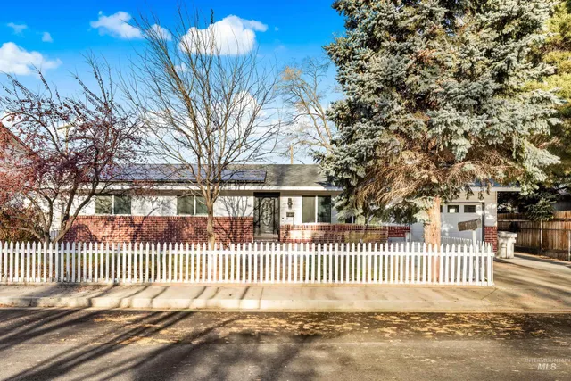 $249,990 | 510 Chestnut Street, Mountain Home, ID 83647