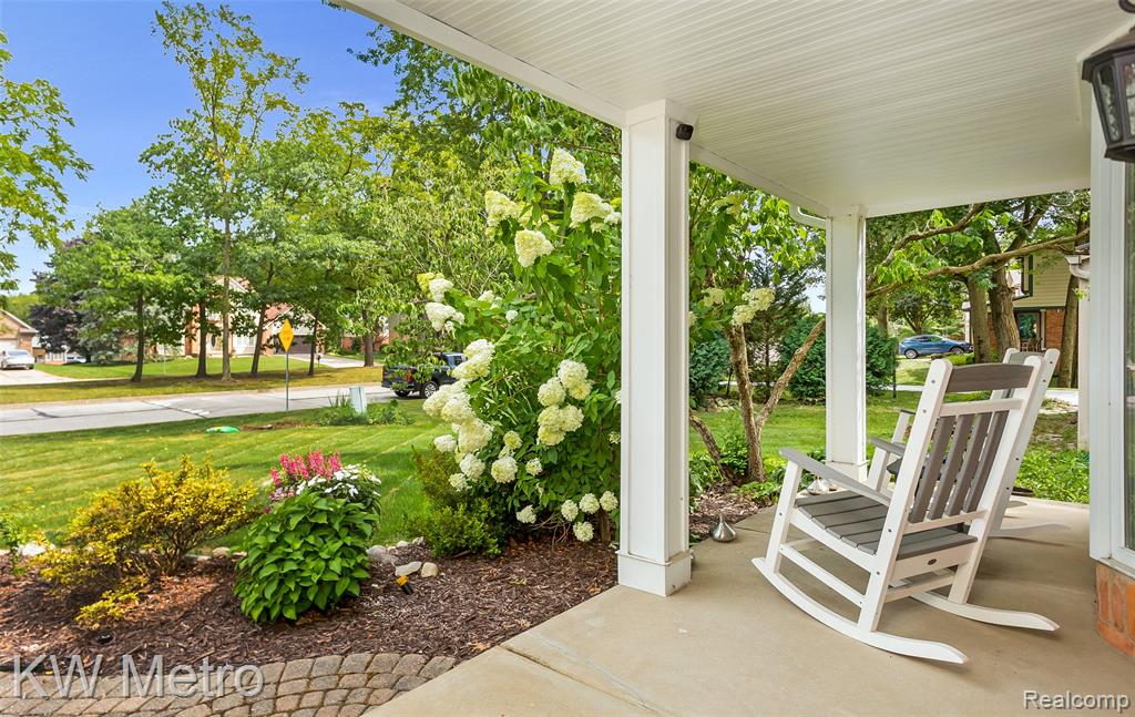 635 Timberline Drive Rochester Hills, MI 48309 - Photo 4 of 48