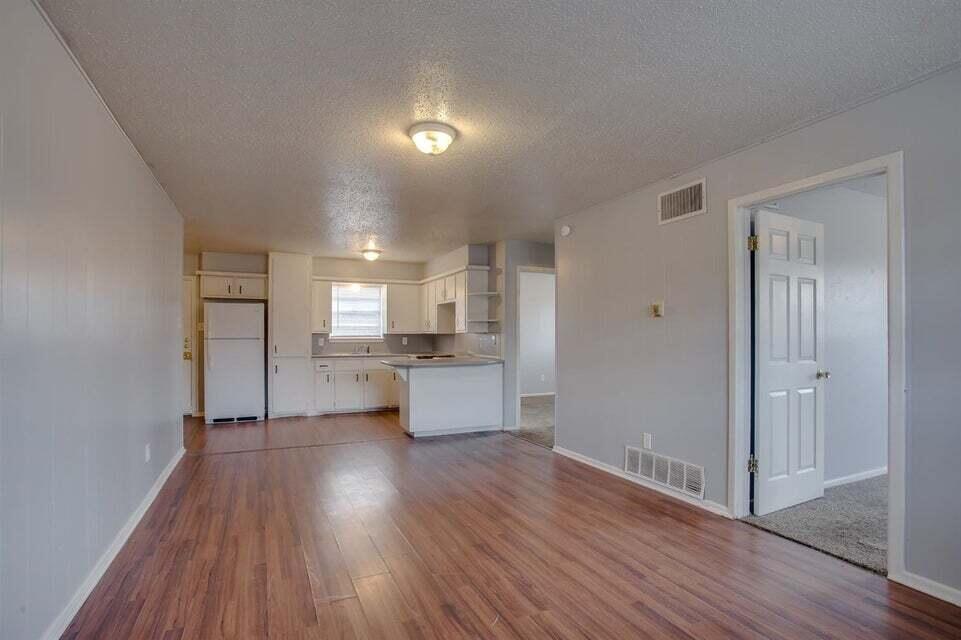 6504 Avenue Q Lubbock, TX 79412 - Photo 2 of 9 inside B