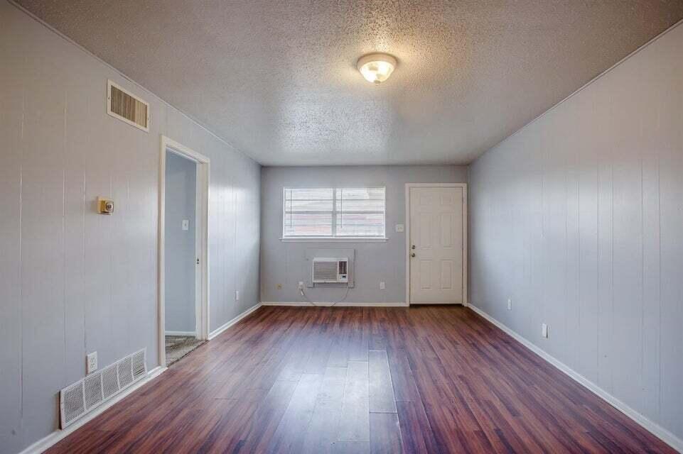 6504 Avenue Q Lubbock, TX 79412 - Photo 3 of 9 B inside