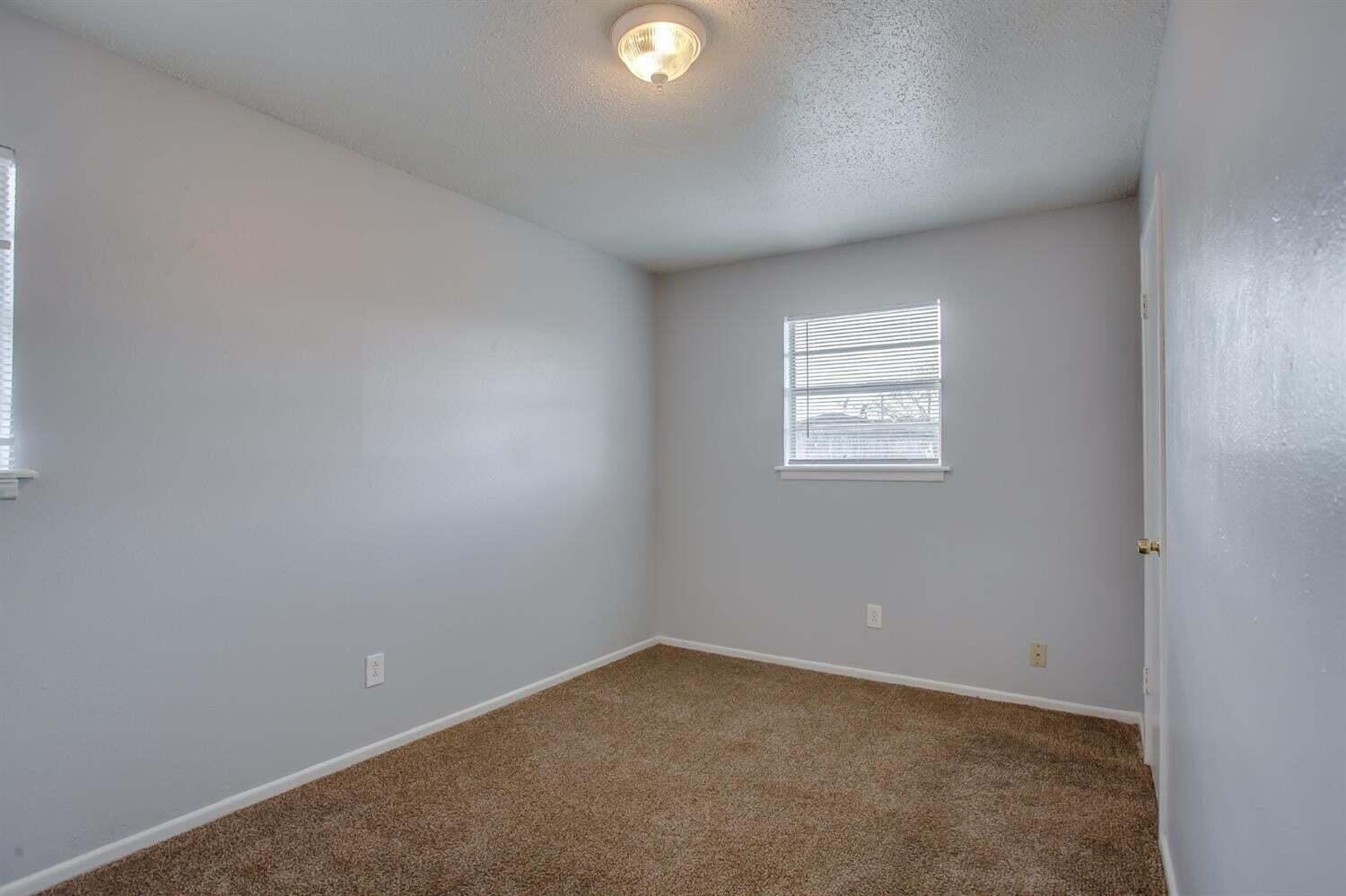 6504 Avenue Q Lubbock, TX 79412 - Photo 7 of 9 room B