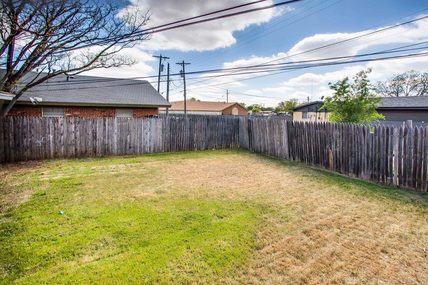 6504 Avenue Q Lubbock, TX 79412 - Photo 9 of 9 backyard