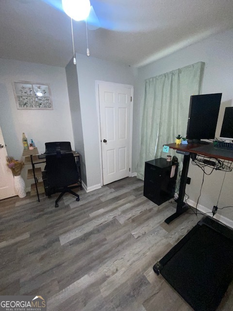 1102 Williams Lane Elberton, GA 30635 - Photo 18 of 36 a living room with furniture and a flat screen tv
