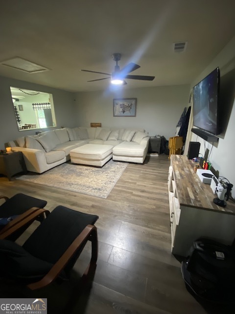 1102 Williams Lane Elberton, GA 30635 - Photo 8 of 36 a living room with furniture and a flat screen tv