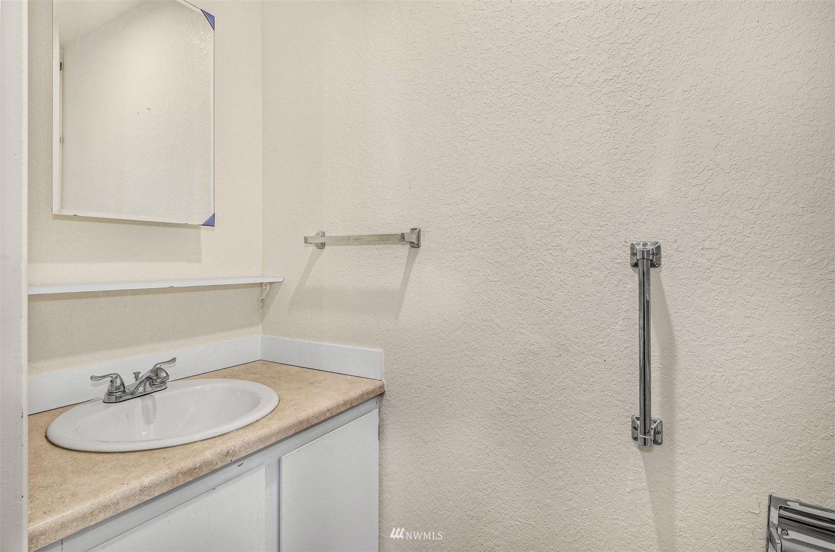 9103 183rd Avenue Northeast Redmond, WA 98052 - Photo 18 of 25 a bathroom with a sink and a mirror