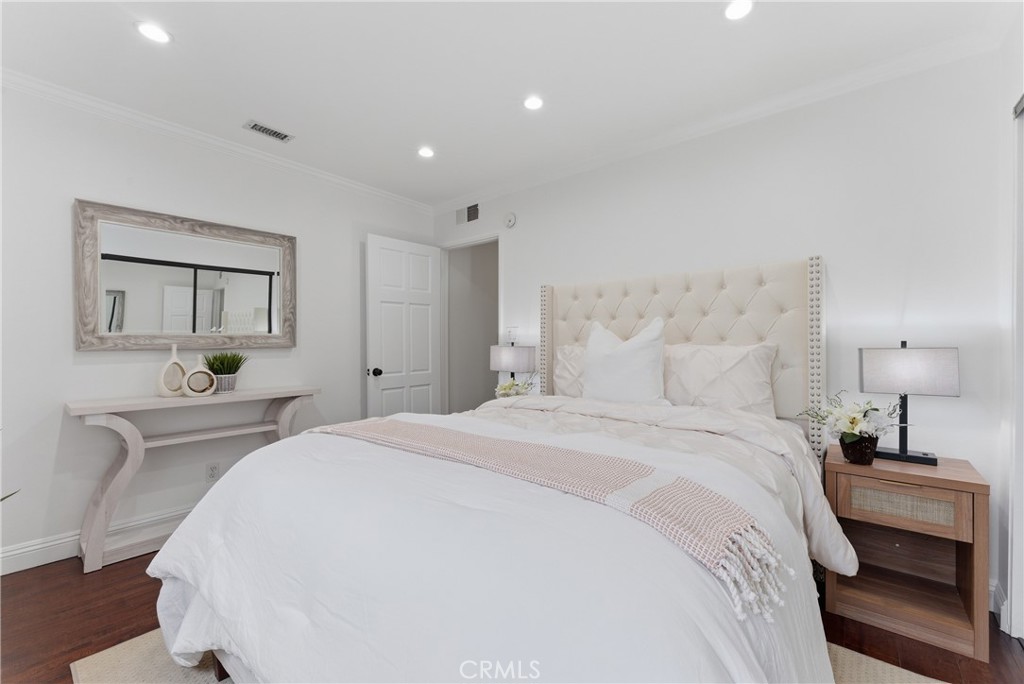 8180 Manitoba Street, Unit 330 Playa del Rey, CA 90293 - Photo 19 of 31 a spacious bedroom with a bed and a dresser