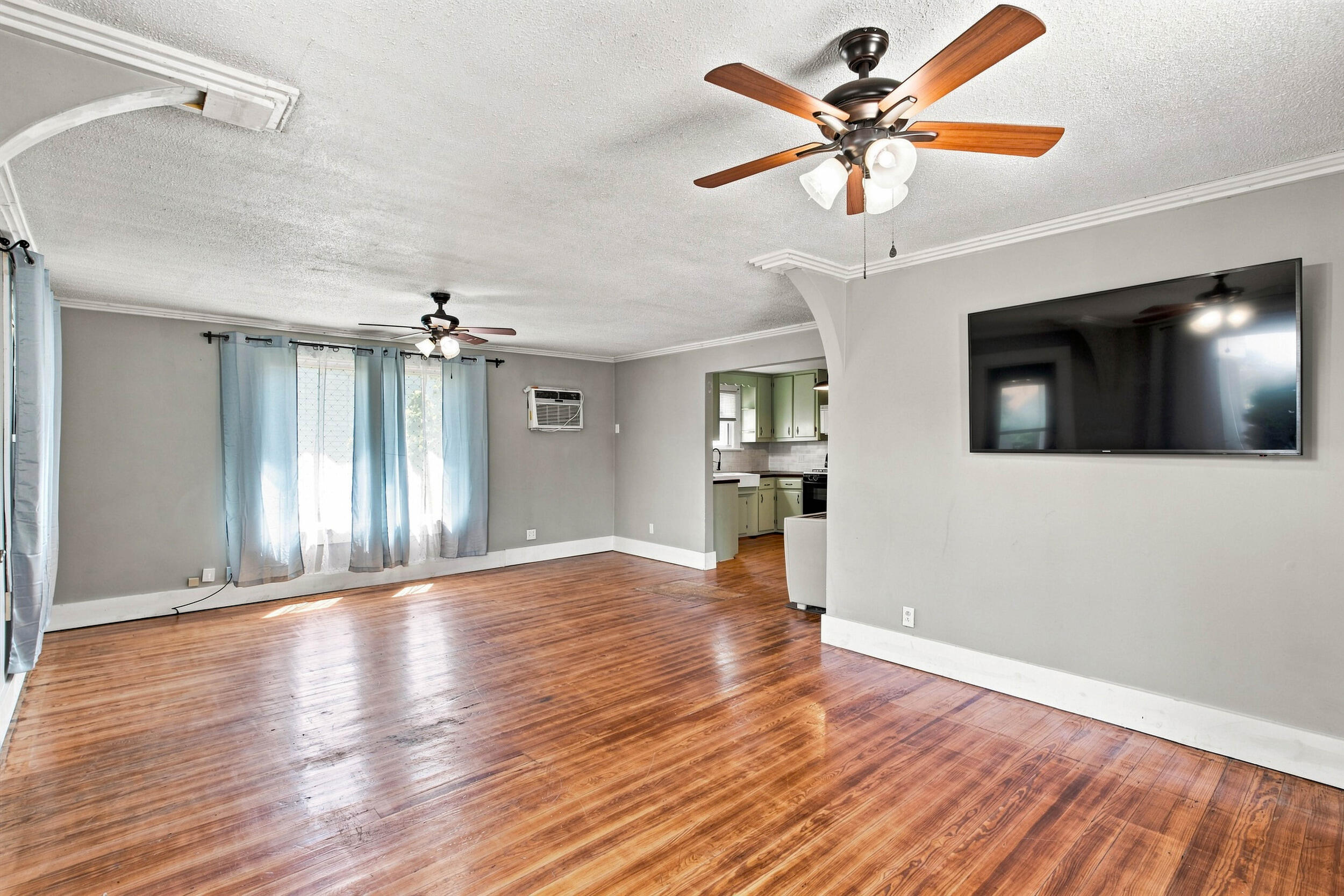 512 9th Street Monett, MO 65708 - Photo 4 of 15 3_512_north_9th_street_monett_001