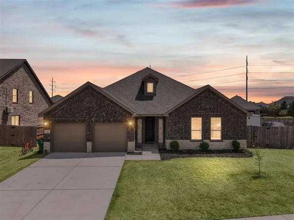 $355,000 | 227 Hackney Street, Waxahachie, TX 75165