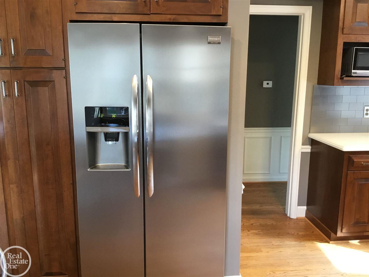 951 North Oxford Road Grosse Pointe Woods, MI 48236 - Photo 2 of 32