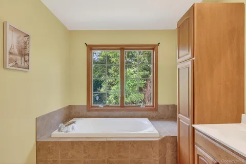 $648,000 | 21 Huyler Drive, Hyde Park, NY 12538