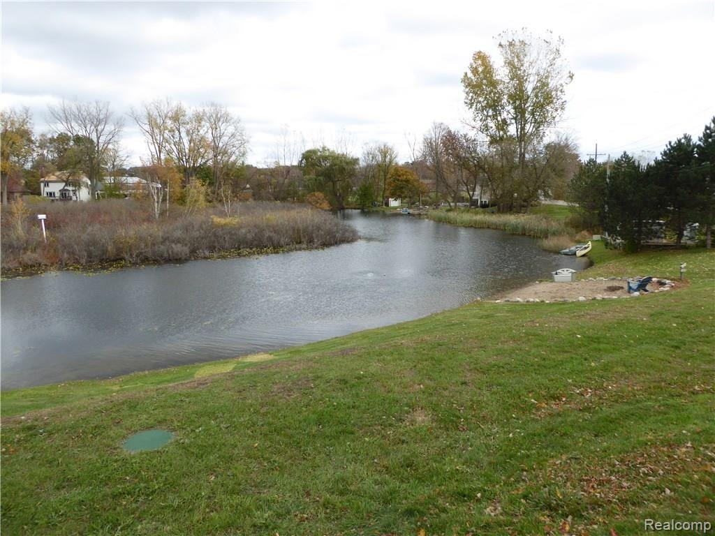3297 Ripple Way White Lake, MI 48383 - Photo 11 of 18 P1010137.JPG