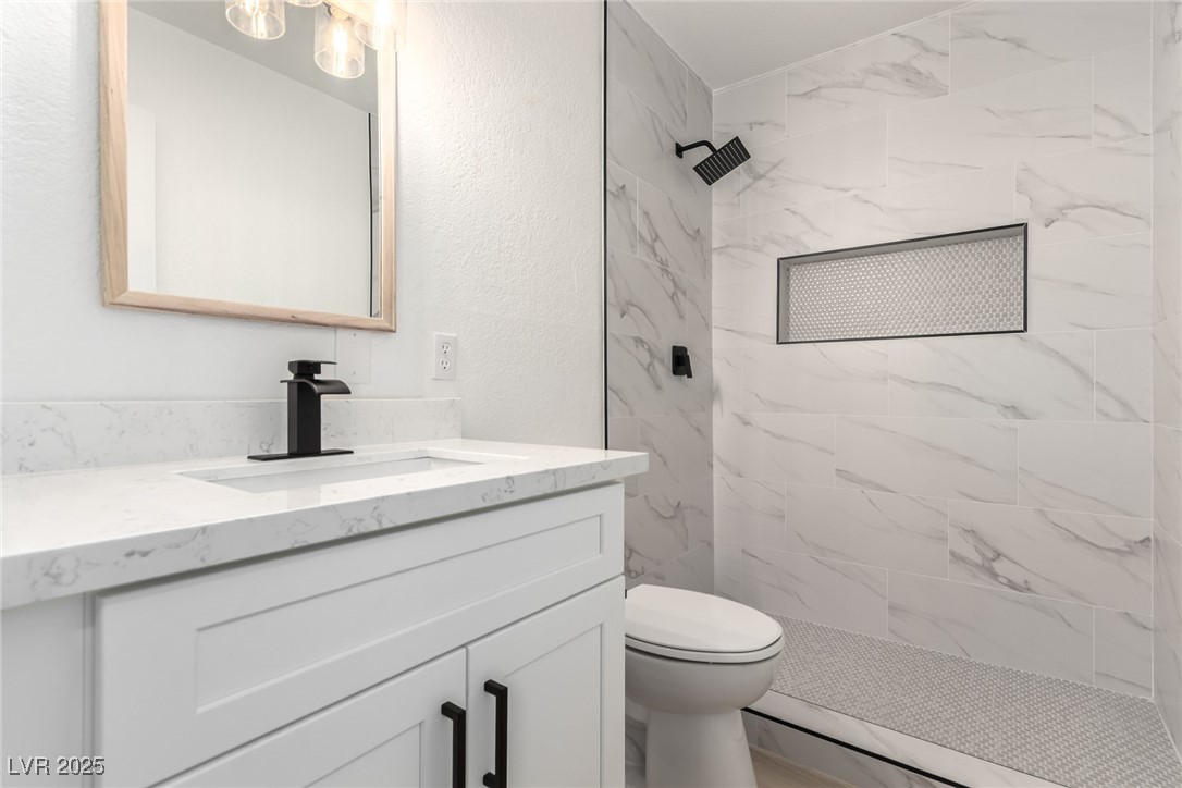 5917 Smoke Ranch Road, Unit B Las Vegas, NV 89108 - Photo 10 of 18