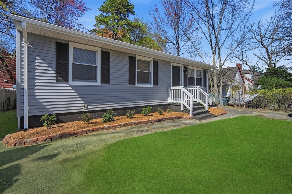 974 Wilbraham Road Springfield, MA 01109 - Photo 3 of 20