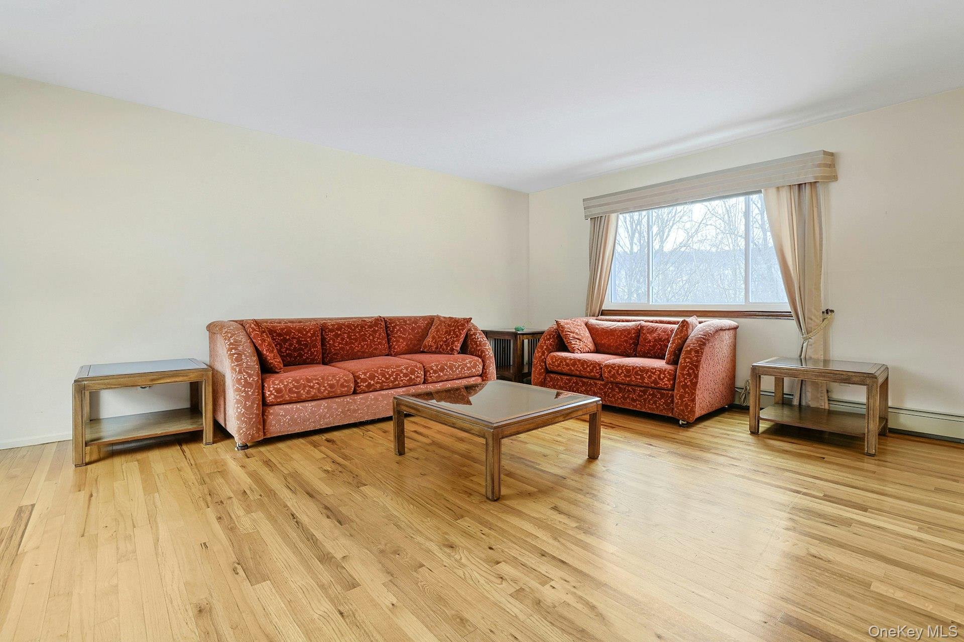 186 Rutledge Avenue Hawthorne, NY 10532 - Photo 6 of 38 Gleaming Hardwood Floors