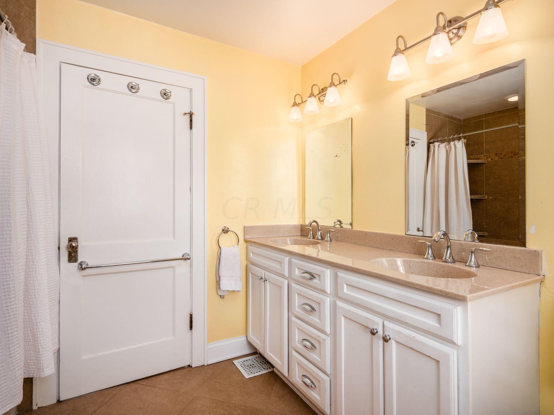 765 Vernon Road Bexley, OH 43209 - Photo 33 of 61 Second Floor Full Bathroom