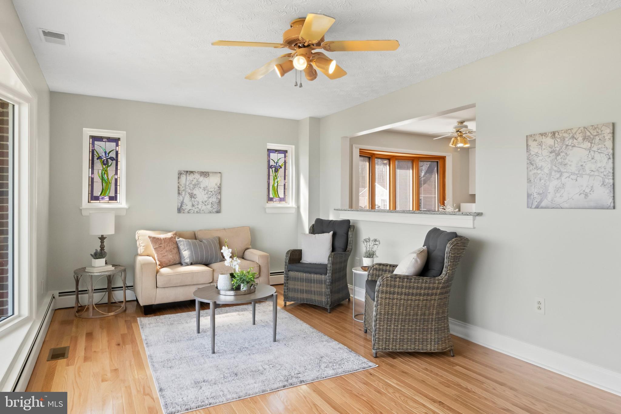 8149 Orchard Point Road Pasadena, MD 21122 - Photo 19 of 37 Living room
