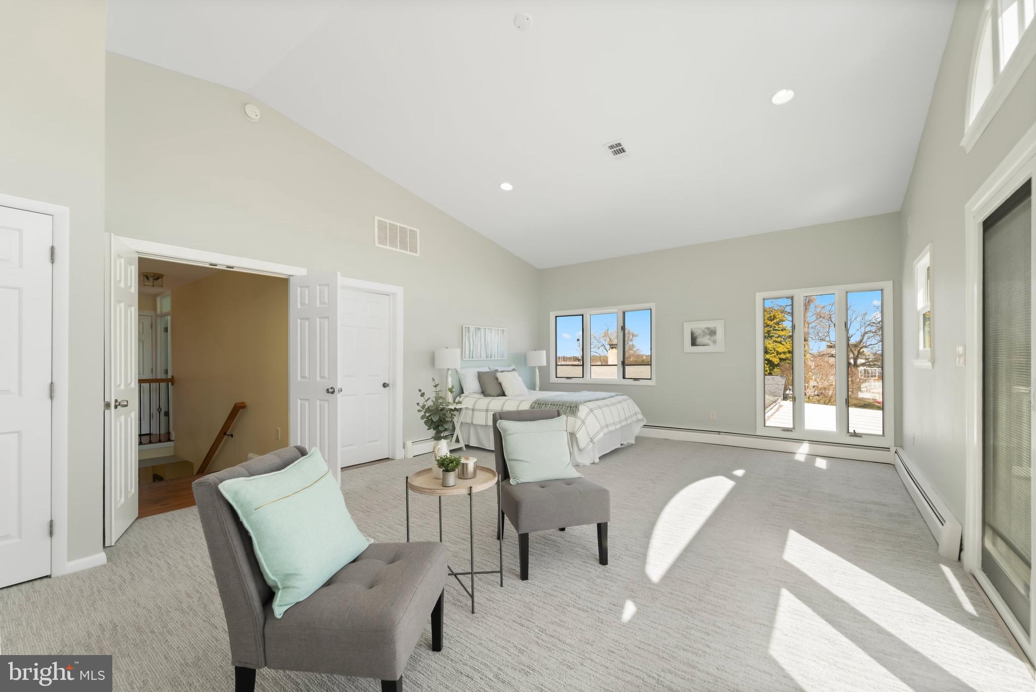 8149 Orchard Point Road Pasadena, MD 21122 - Photo 24 of 37 Sitting area in Owners' suite