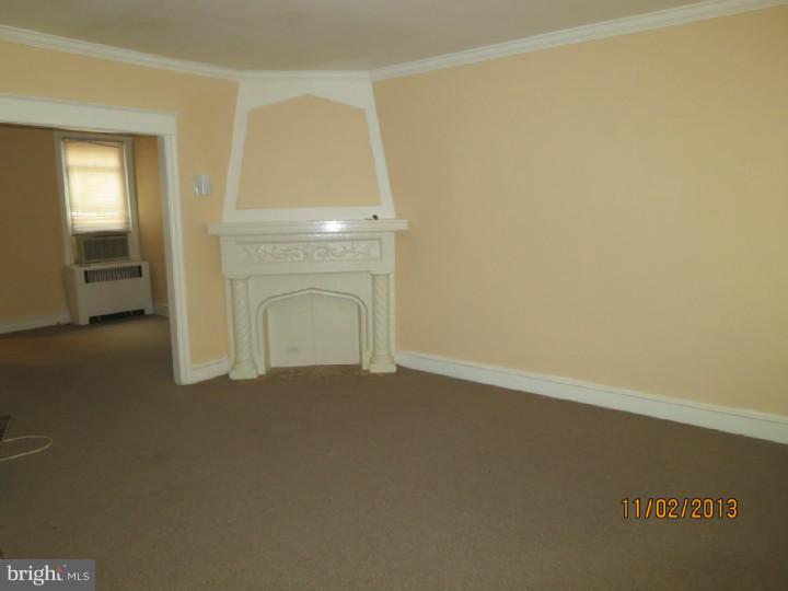 224 Copley Road Upper Darby, PA 19082 - Photo 5 of 24 Living Room