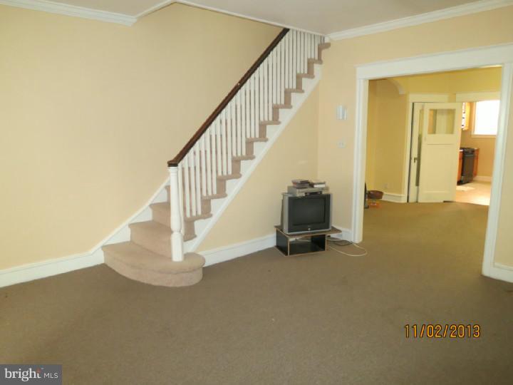 224 Copley Road Upper Darby, PA 19082 - Photo 7 of 24 Living Room