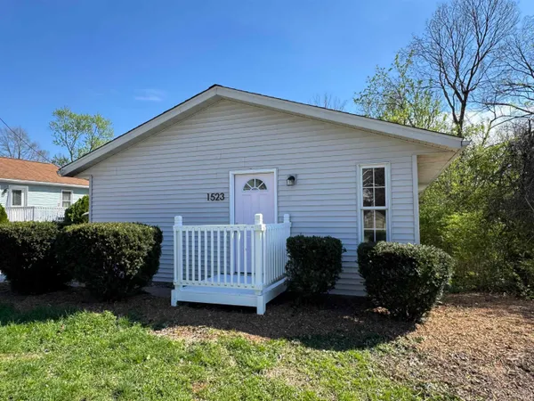 $209,900 | 1523 West 8th Street, Bloomington, IN 47404