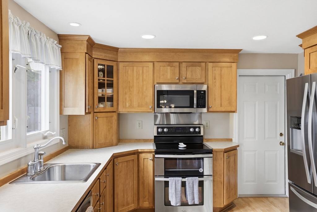 2 Alan Road Hudson, MA 01749 - Photo 8 of 42