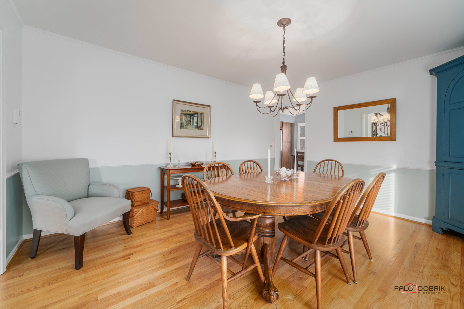 609 Raintree Road Buffalo Grove, IL 60089 - Photo 10 of 48 a dining room with furniture and wooden floor