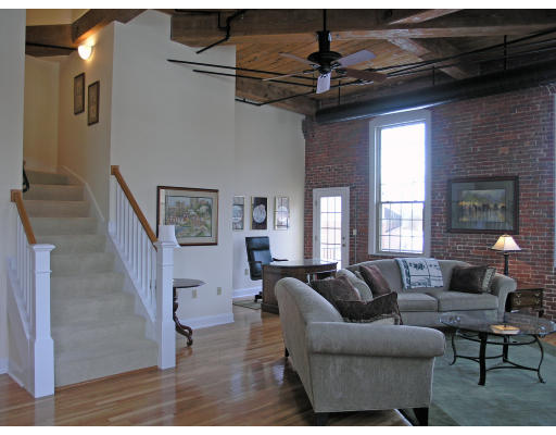 8-12 Brookside Road, Unit 24 Westford, MA 01886 - Photo 3 of 10 Gallery Image 3