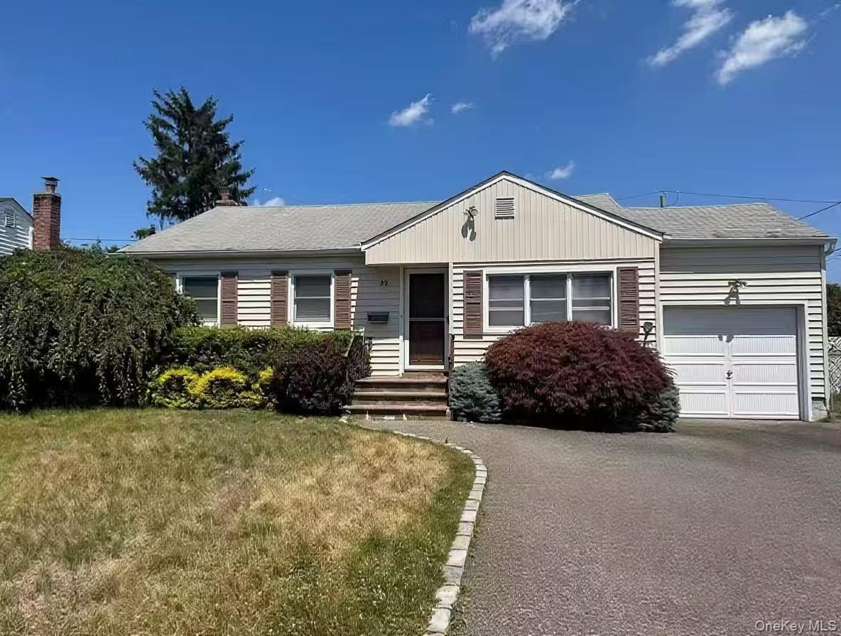 28 Wensley Road Plainview, NY 11803 - Photo 1 of 13