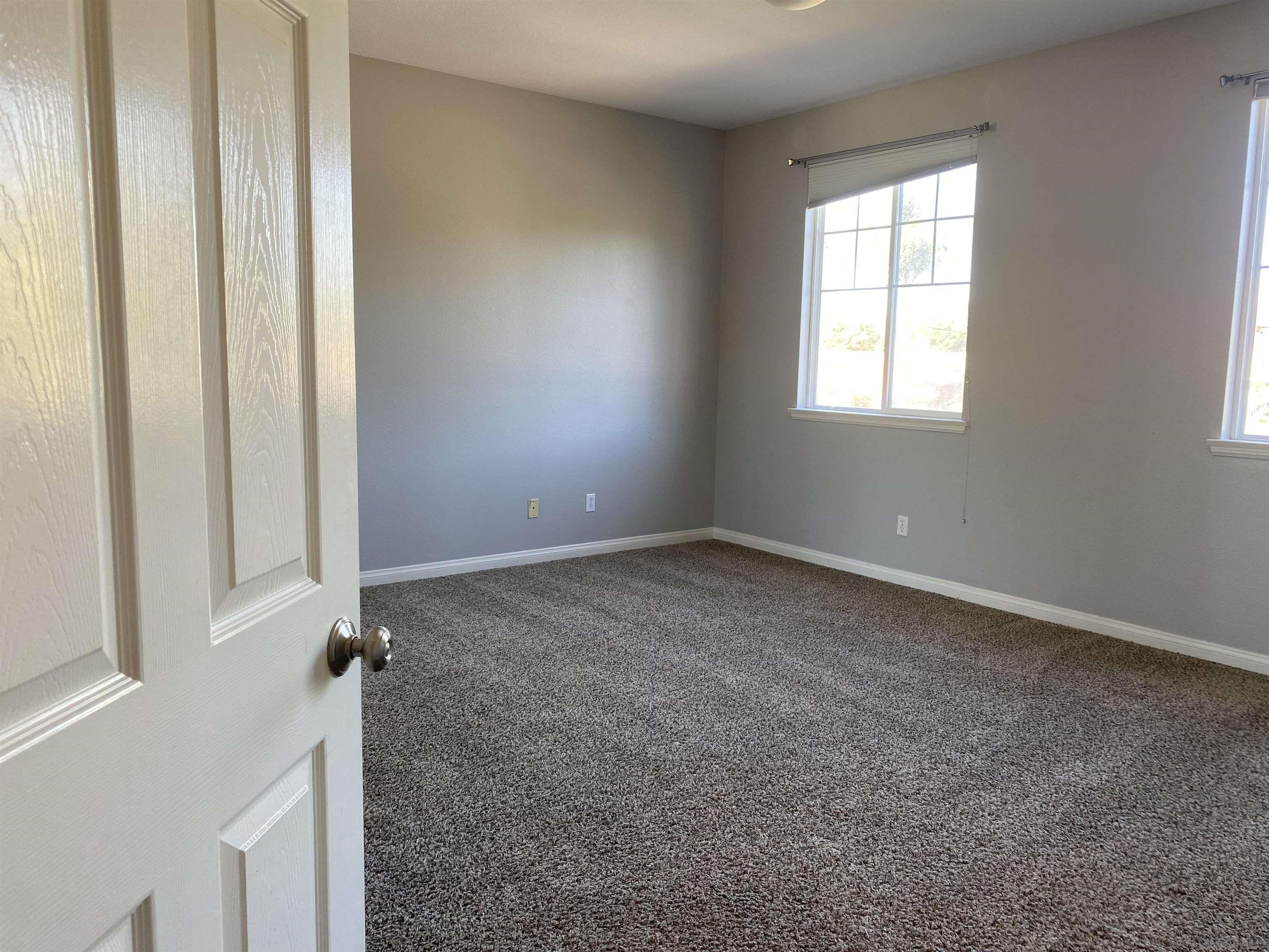 513 Park Lane Encinitas, CA 92024 - Photo 15 of 41 an empty room with a window
