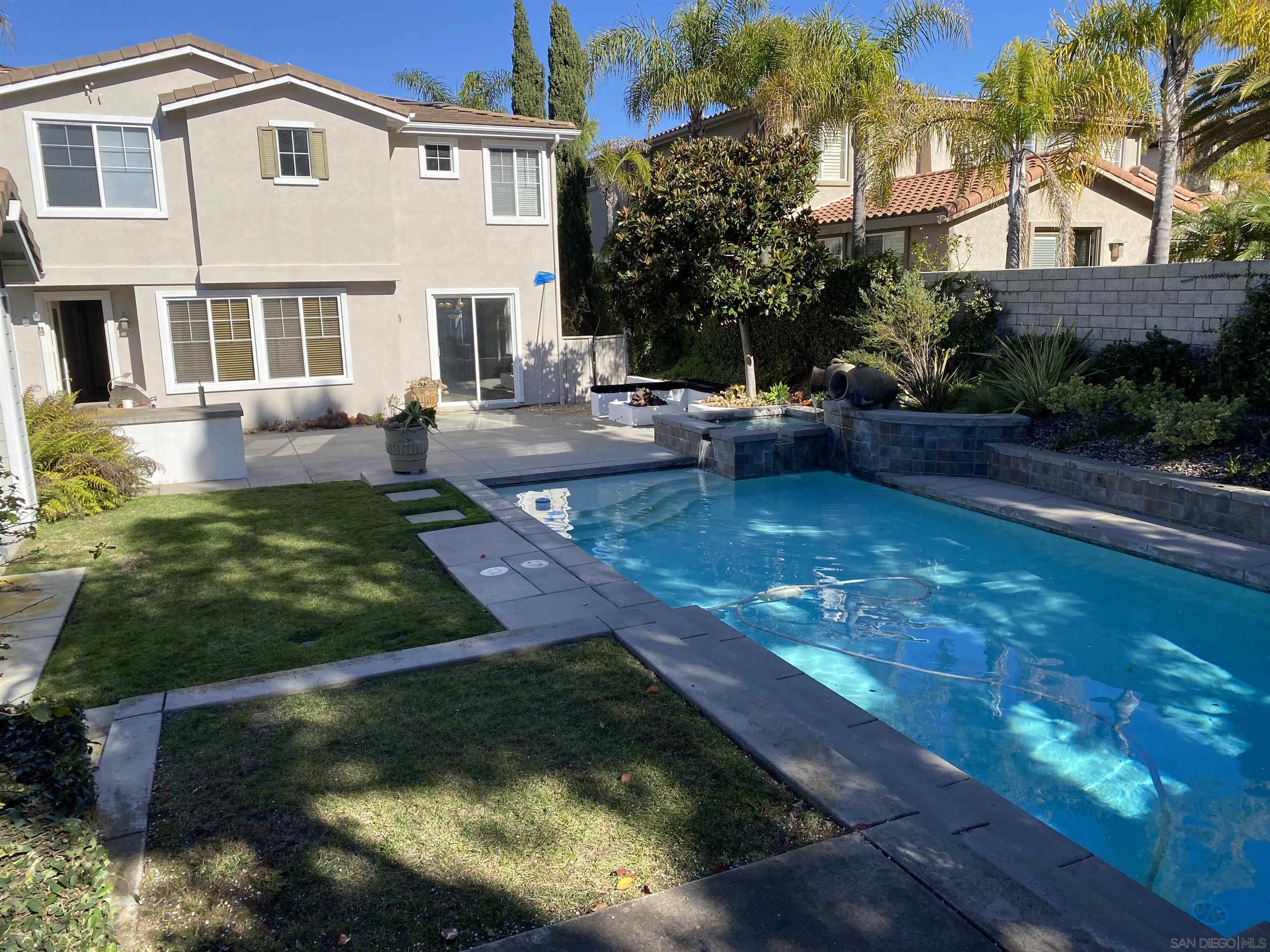 513 Park Lane Encinitas, CA 92024 - Photo 4 of 41 a view of a house with yard and sitting area
