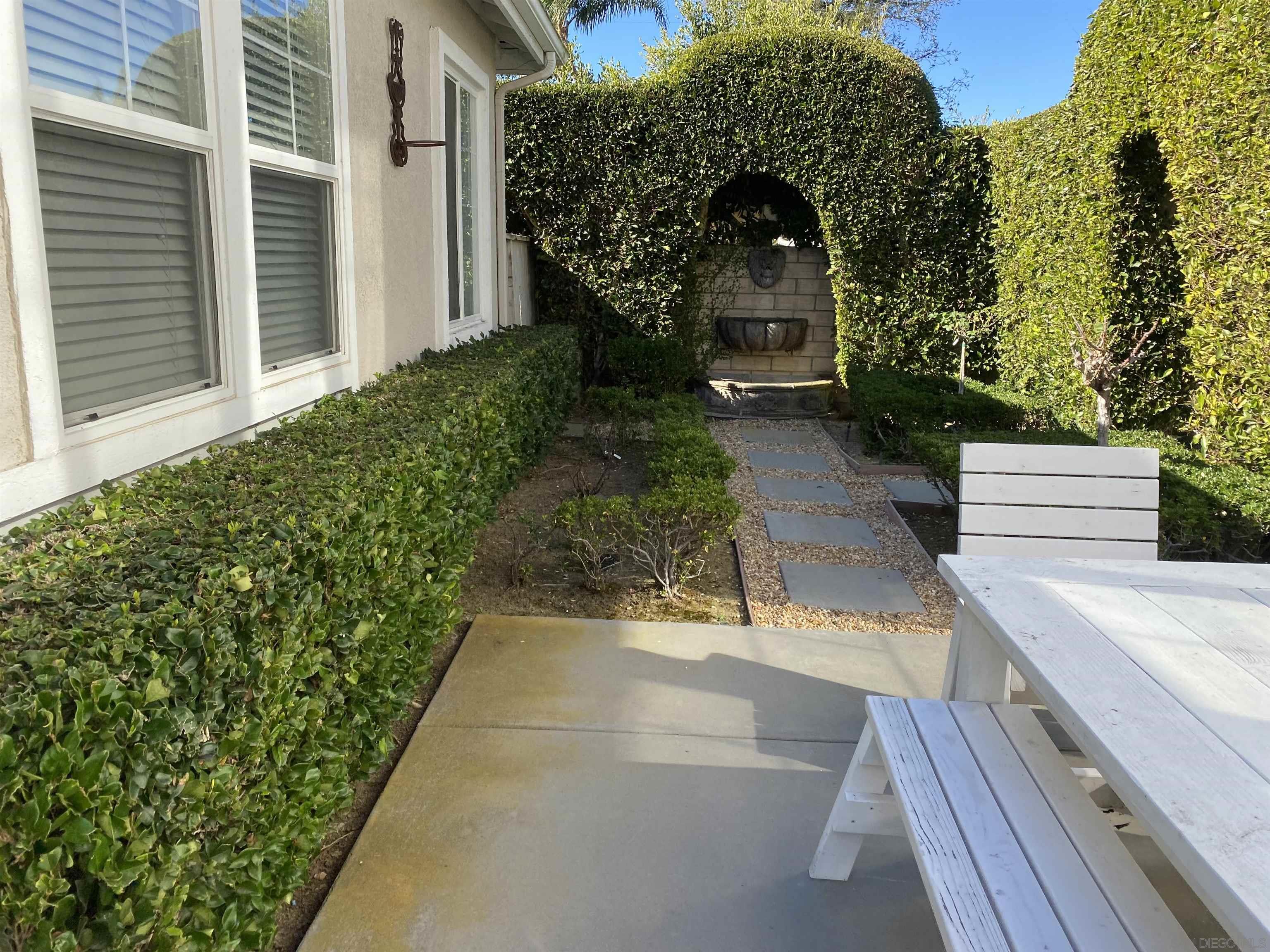 513 Park Lane Encinitas, CA 92024 - Photo 7 of 41 a view of a entrance of the house