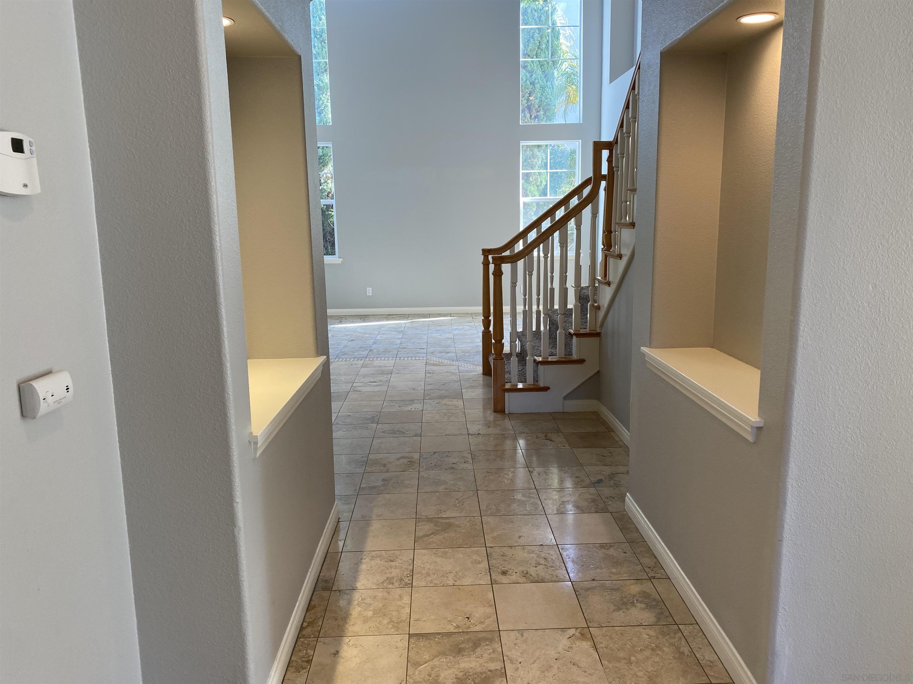 513 Park Lane Encinitas, CA 92024 - Photo 10 of 41 a view of a hallway with entryway