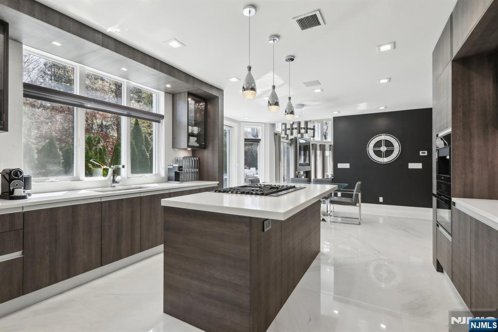 63 Roberts Road Englewood Cliffs, NJ 07632 - Photo 13 of 47