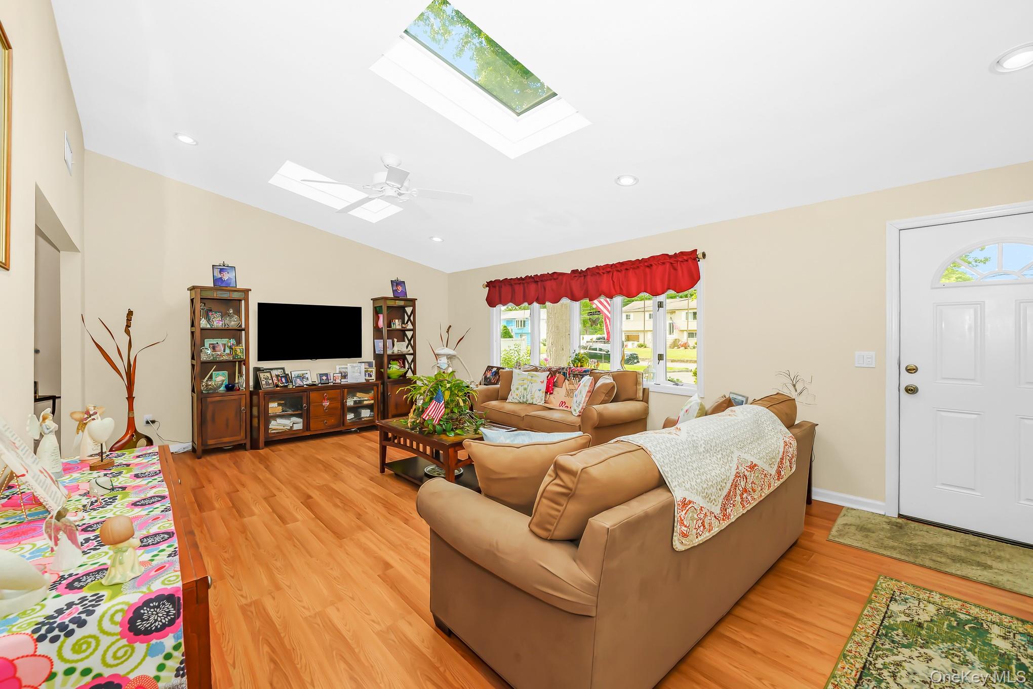 20 Amherst Street Islip, NY 11751 - Photo 18 of 29