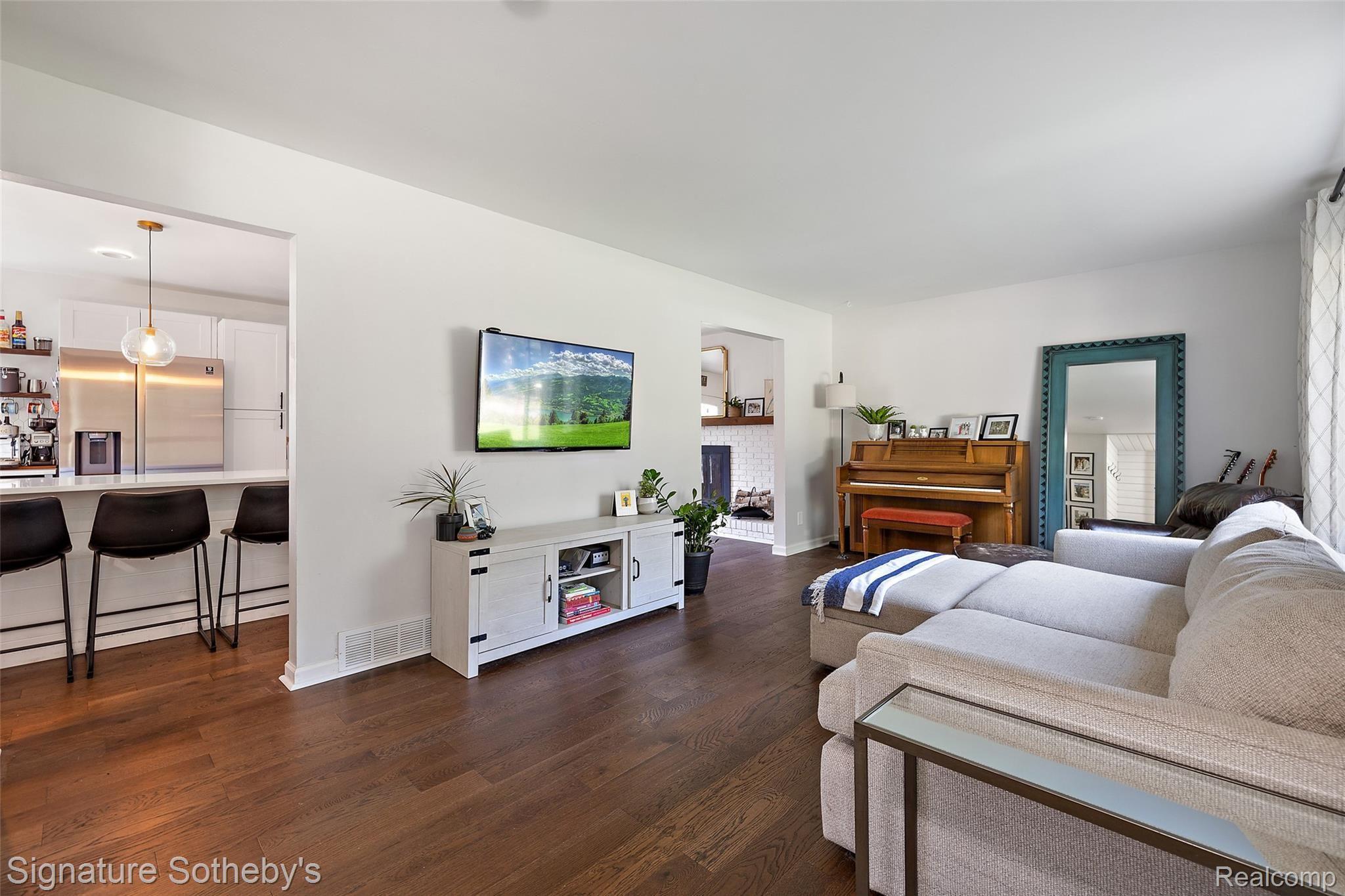 4210 England Beach Road White Lake, MI 48383 - Photo 5 of 46 4210 England Beach-20.jpg