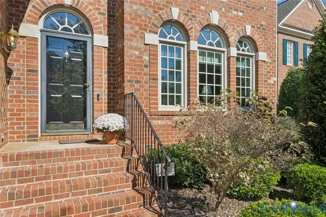 front view of house with a outdoor space