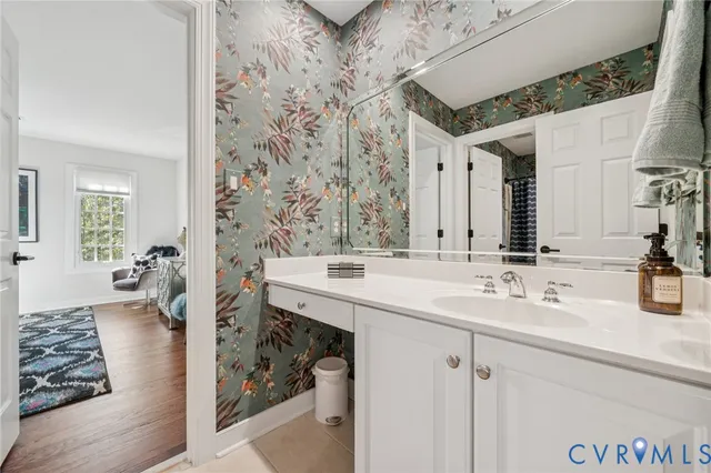 a en suite bathroom with a sink and a mirror