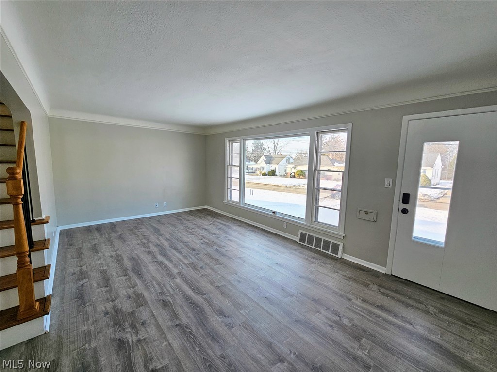 9516 Alexander Road Garfield Heights, OH 44125 - Photo 5 of 36