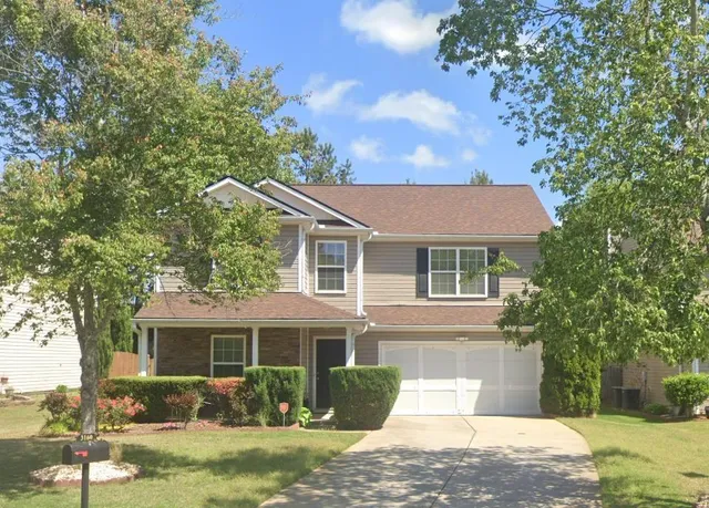 a view of a house with a yard