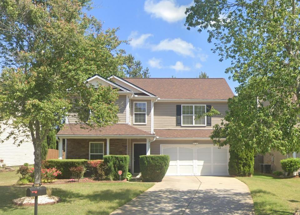 a view of a house with a yard