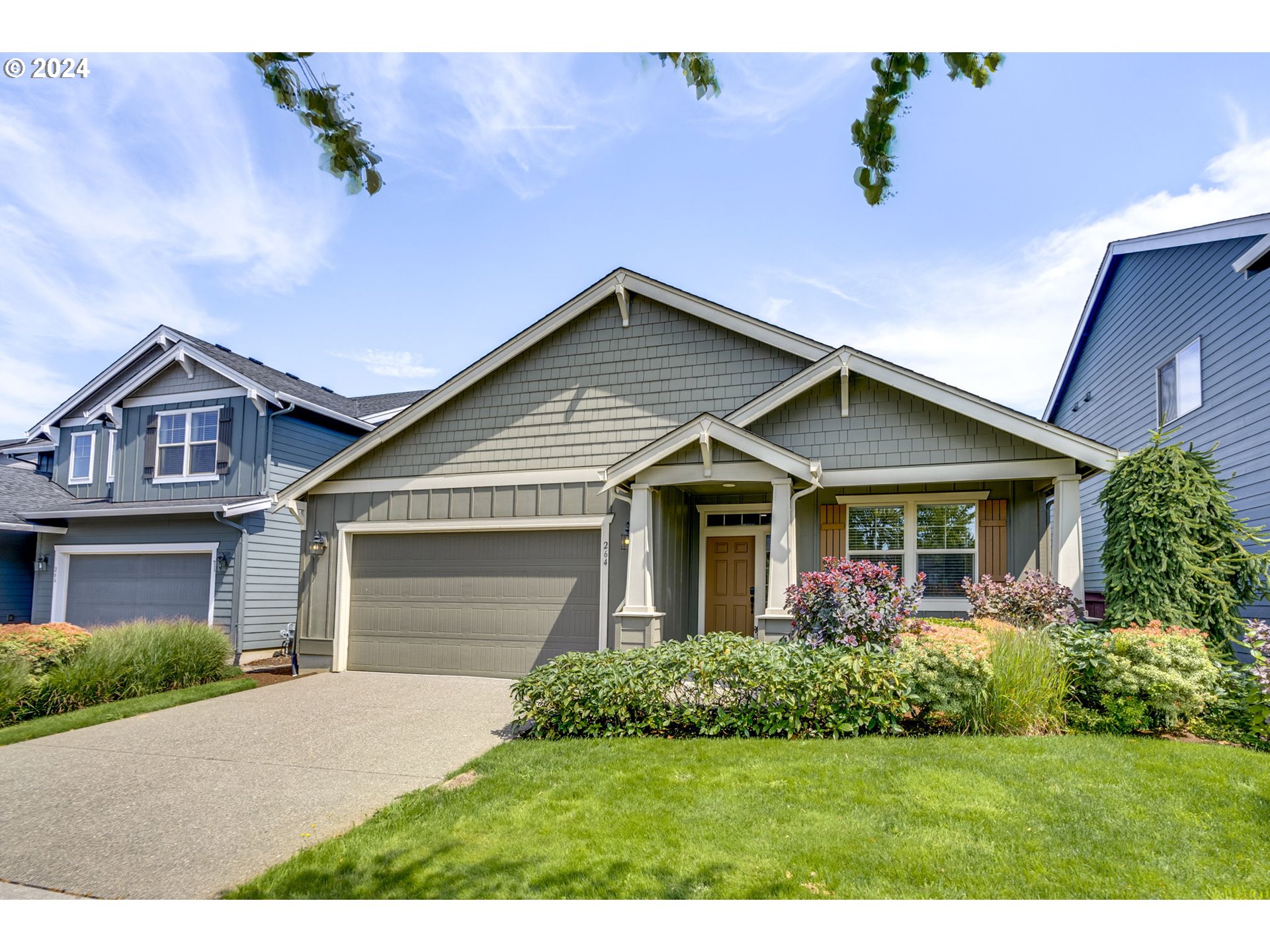 264 North Green Gables Loop Ridgefield, WA 98642 - Photo 1 of 46 a front view of house with yard and green space