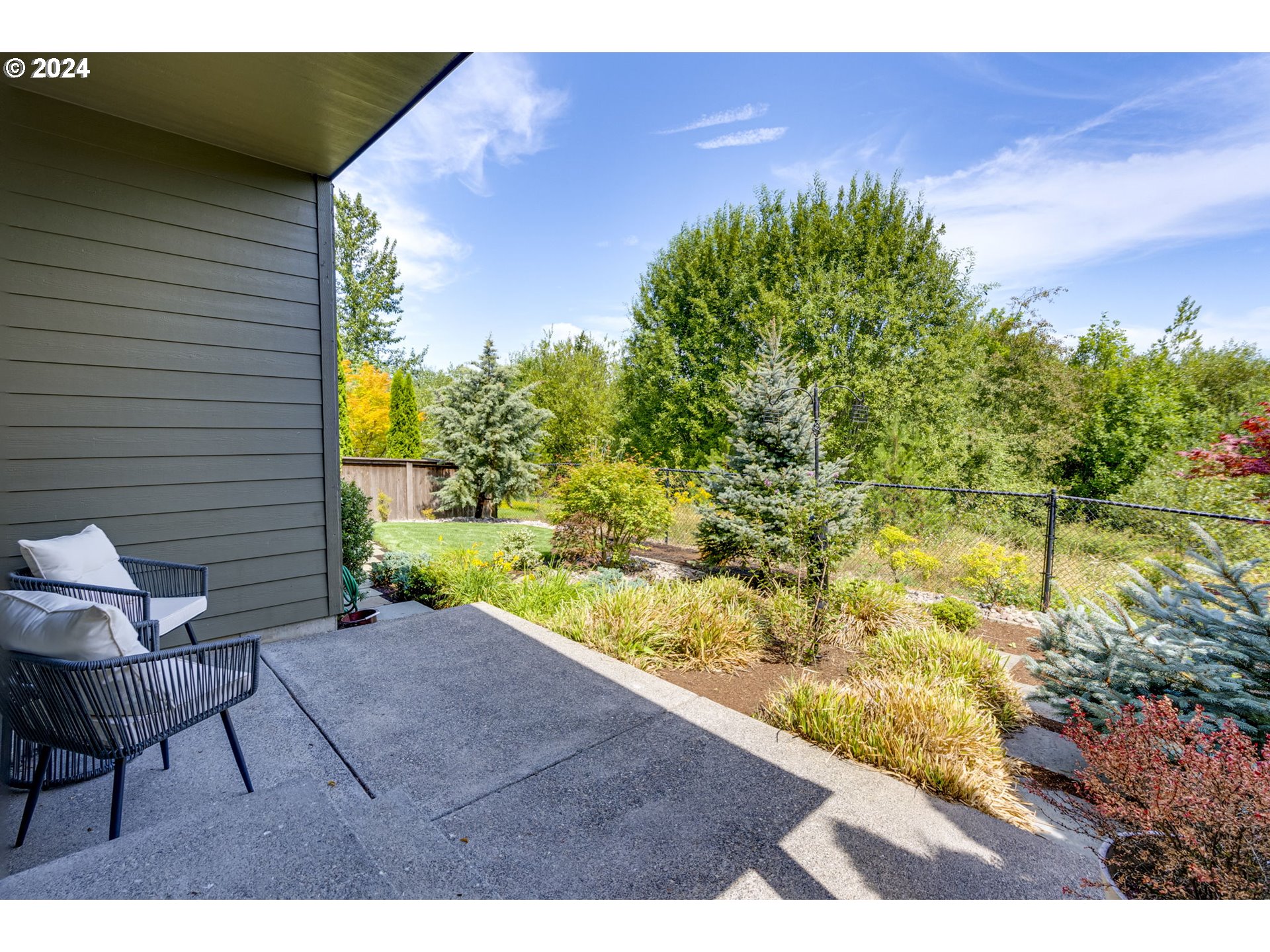 264 North Green Gables Loop Ridgefield, WA 98642 - Photo 24 of 46 a view of a backyard with chair and table