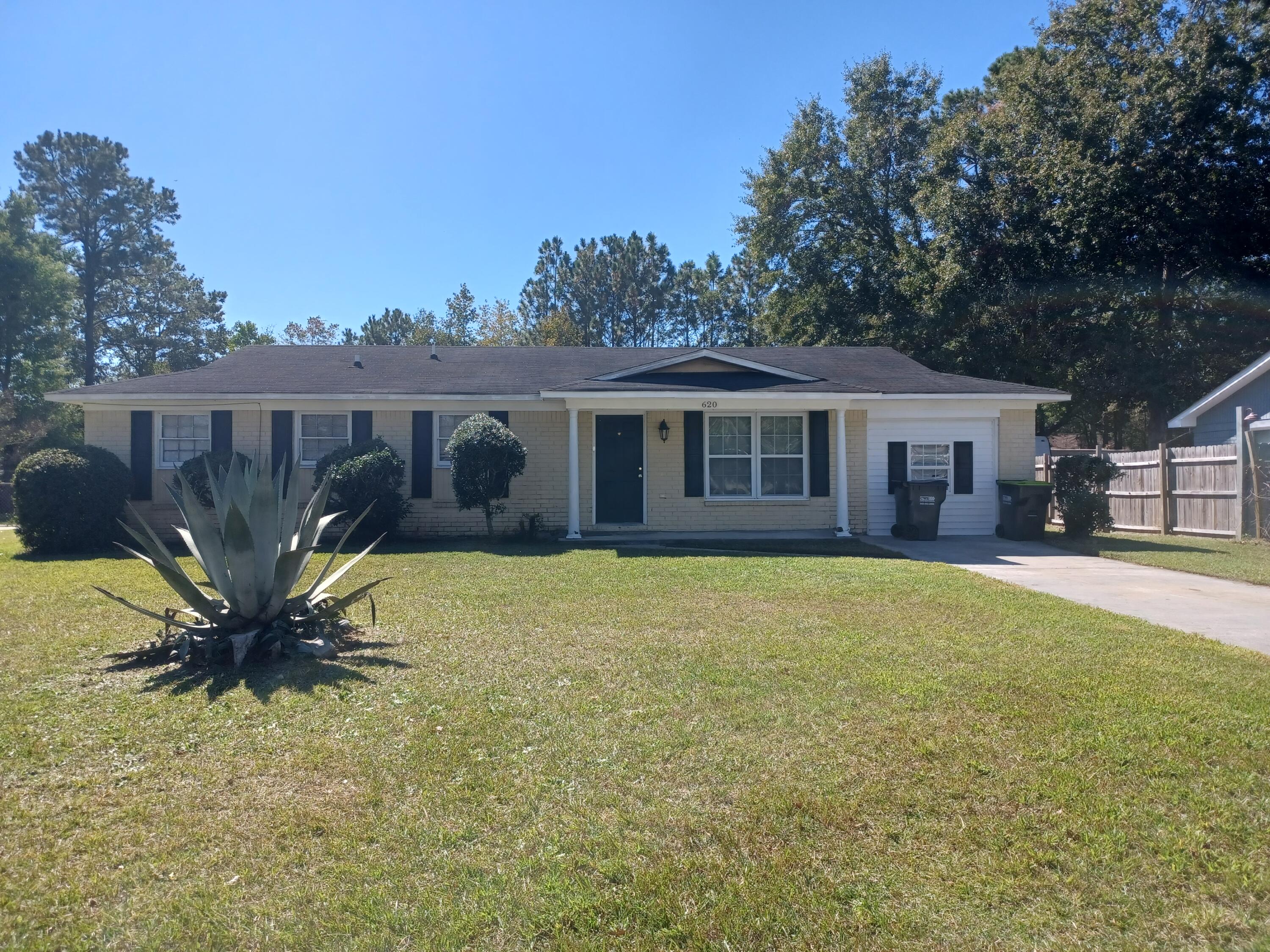620 Beauregard Road Summerville, SC 29486 - Photo 1 of 7 620 Beauregard Rd